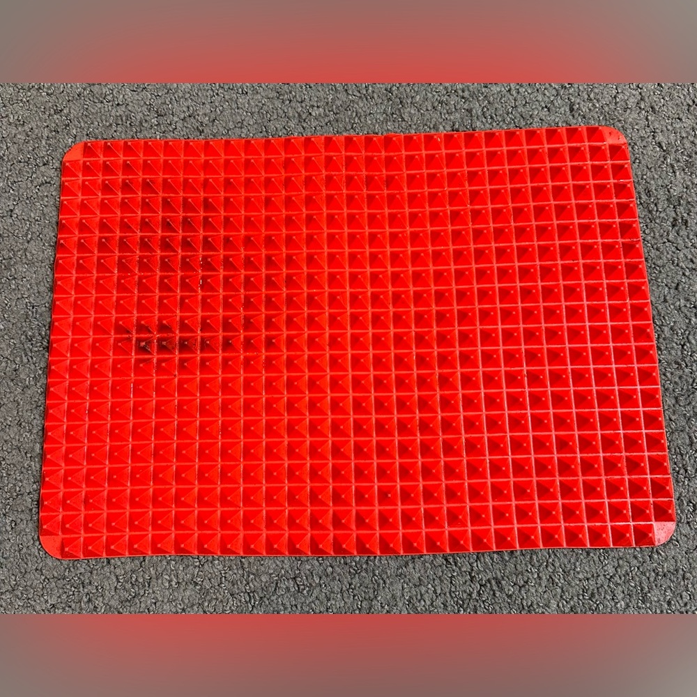 As Seen On TV Pyramid Pan Fat Reducing Silicone Cooking Mat for Oven & Microwave